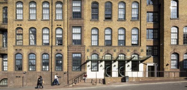 outside vernon square