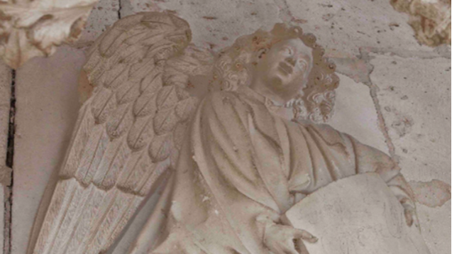 Saldaña Chapel, Santa Clara de Tordesillas, gabled niches next to entrance arches (1430–1435).