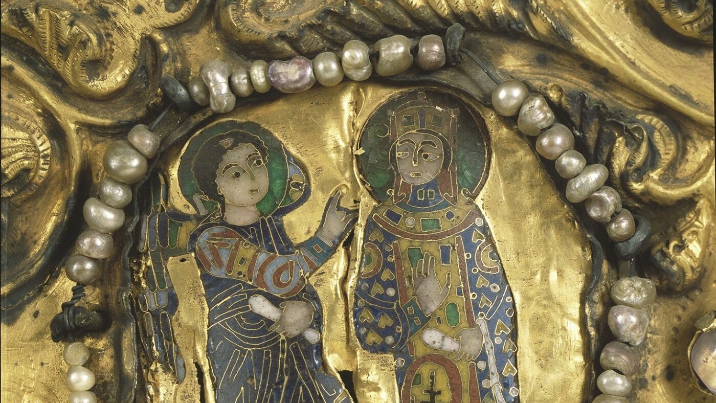 Figure 2. Empress and Angel, enamel medallion, ca 11th century, ca 5 cm × 4.4 cm, Kha-khuli Triptych, Byzantium or Georgia. © Georgian National Museum. Courtesy of the George Chubinashvili National Research Centre.