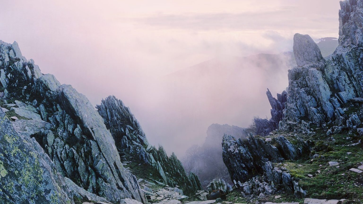 Fig. 5: Ori Gersht, Far Off Mountains and Rivers, 2009, from the photographic series Evaders, LightJet print, 152 × 230 cm, courtesy of the artist.