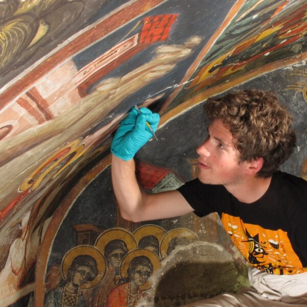 Conservation of wall painting students