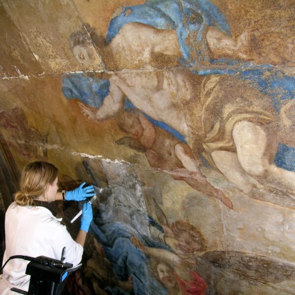 Conservation of wall painting students