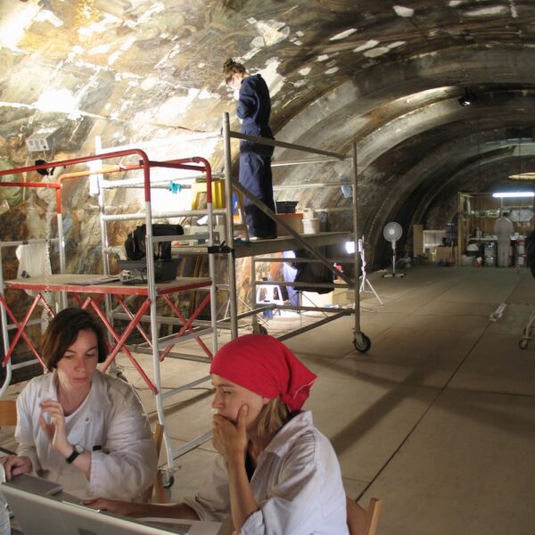 Conservation of wall painting students