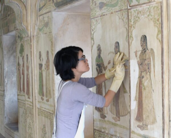 Conservation of wall painting students