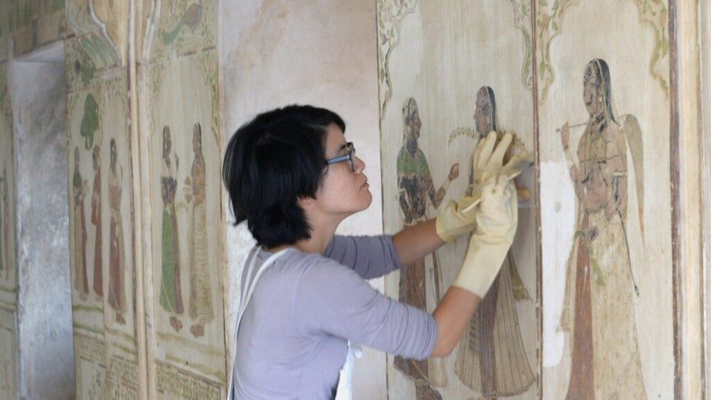 Conservation of wall painting students