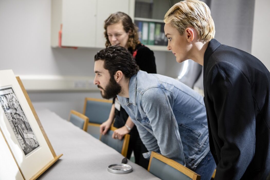 Students in the Prints and Drawing room