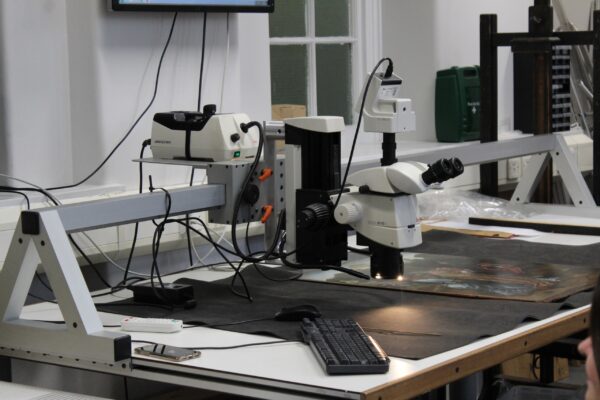 electric microscope used in painting conservation