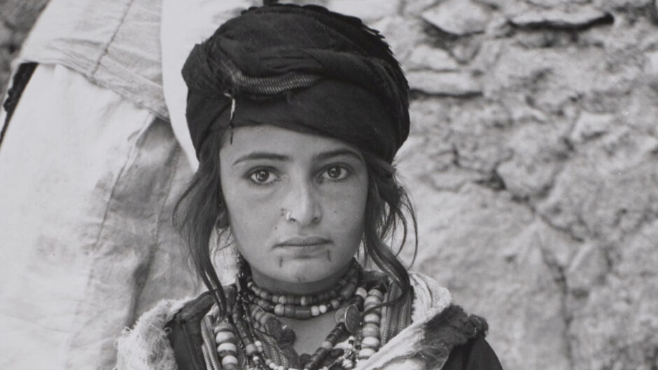 Photo in black and white of a Kurdish child