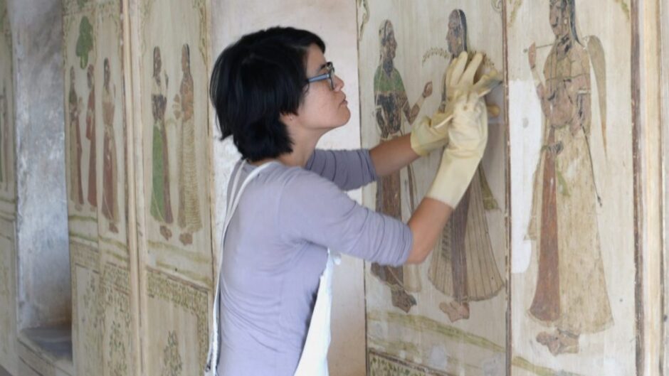 Conservation of wall painting students