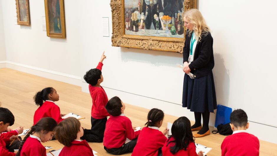School children in a gallery