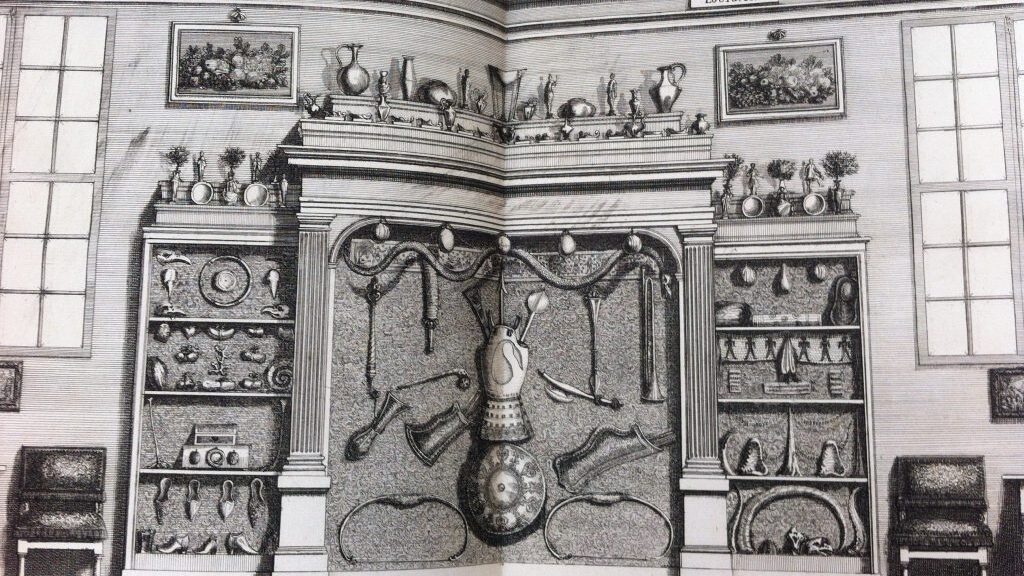 Black and white illustration of a mantlepiece