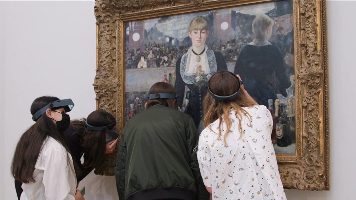 Young people looking at Manet's Bar painting.