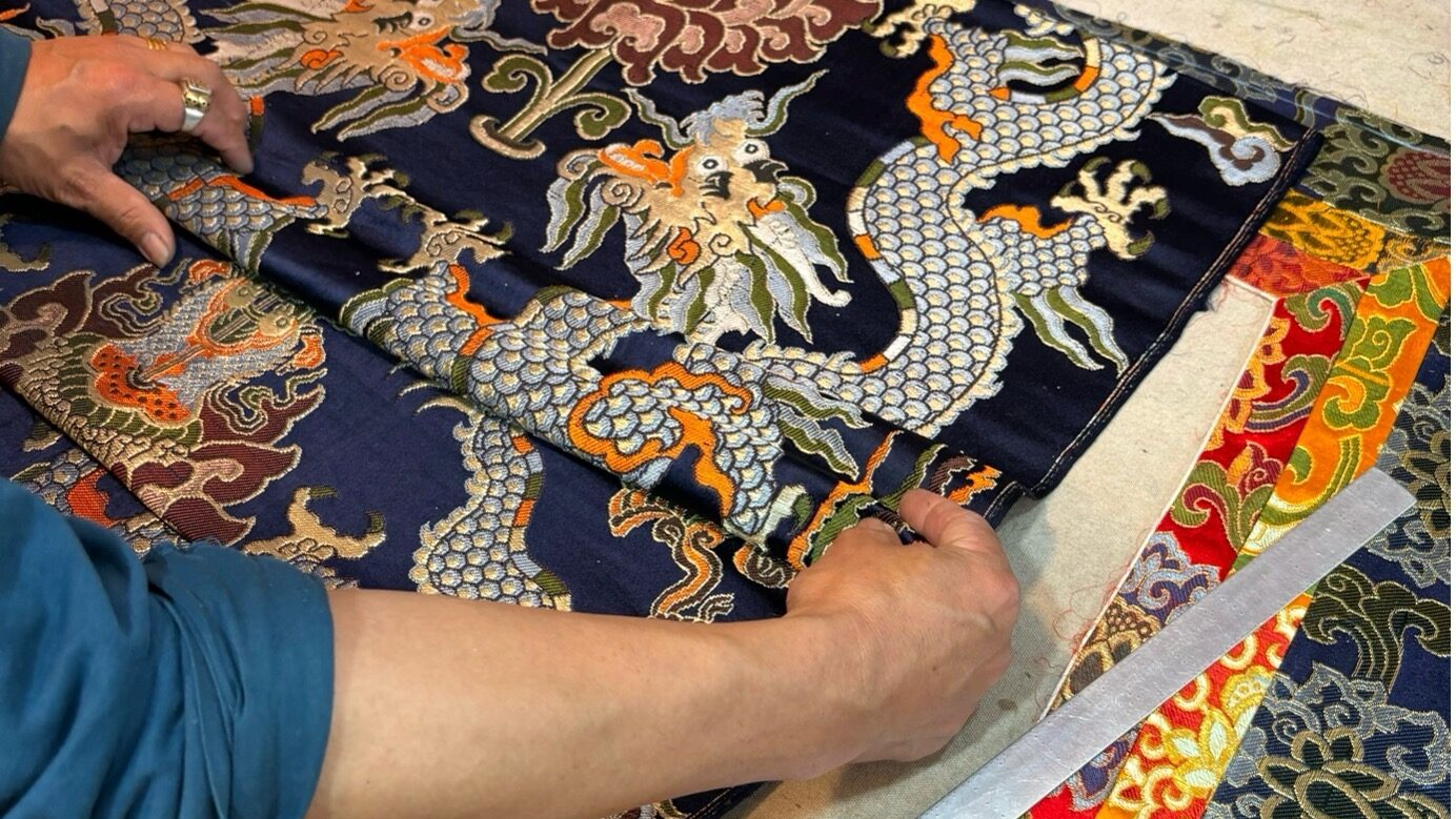 Mounting a Himalayan thangka