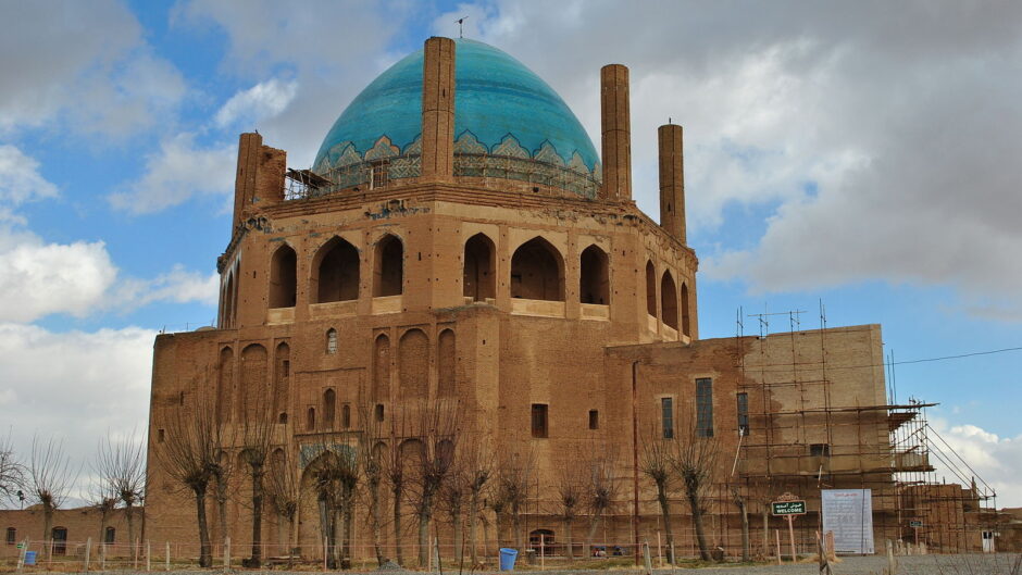 Domed Mausoleum of Üljeitu, Sultaniyya, Iran, begun 1313 Photo from Wikimedia: Zenith210 at English Wikipedia