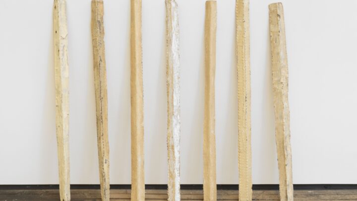 Alice Adams (b. 1930), Resin Corner Pieces, 1967, Polyester resin with mixed white latex, paint over 4-inch (10.2 cm) long corner wire lath sections, Each 124.5 × 10.2 cm (total width variable), Zürcher Gallery, New York. Courtesy of the artist and Zürcher Gallery, New York / Paris. Photo: Adam Reich.