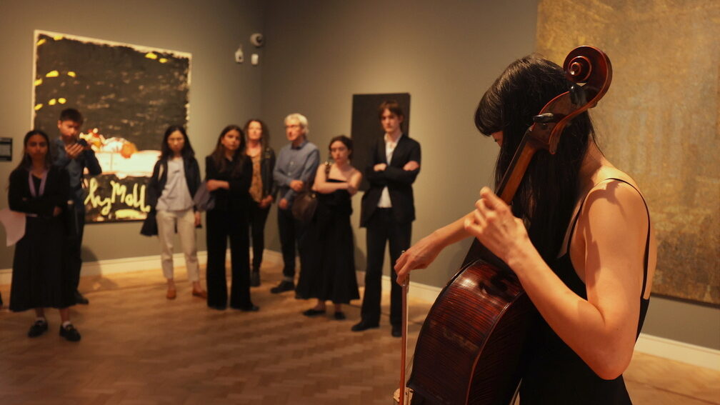 A celloist playing in thr The Courtauld Gallery
