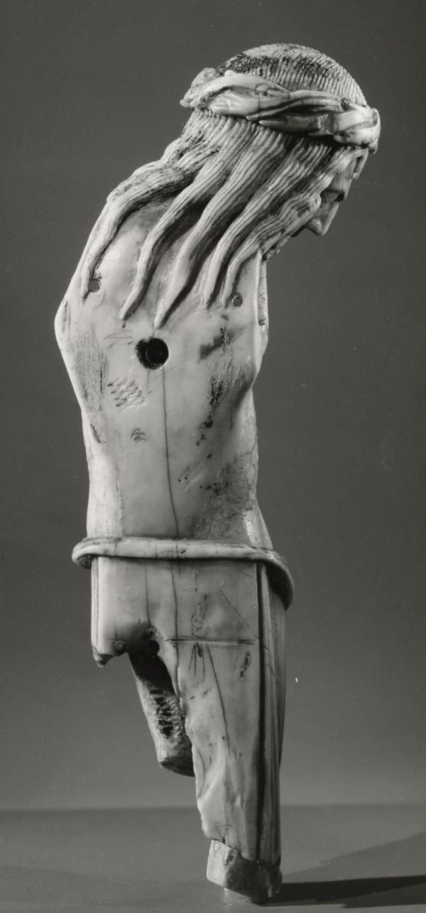 Rear view, Oslo Corpus, here dated ca. 1188, walrus ivory. Kunstindustrimuseet, Oslo, Inv. No. 10 314. Artwork in the public domain; photograph provided by Florens Deuchler and modified by the author