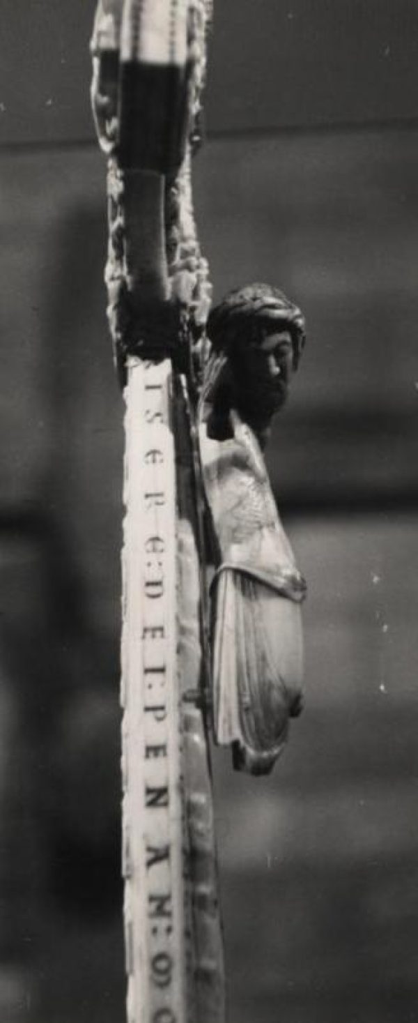 Oslo Corpus on the Cloisters Cross, from the right side. Artwork in the public domain; photograph by the author, taken in 1974.