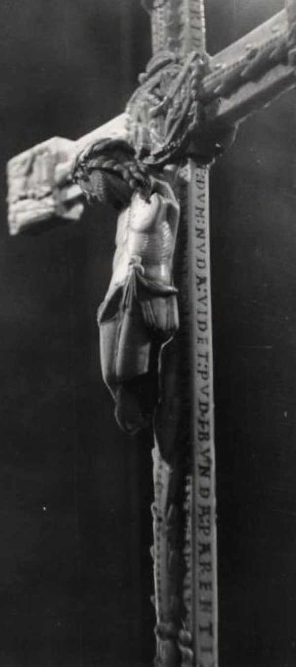Oslo Corpus on the Cloisters Cross, from the left side. Artwork in the public domain; photograph by the author, taken in 1974.