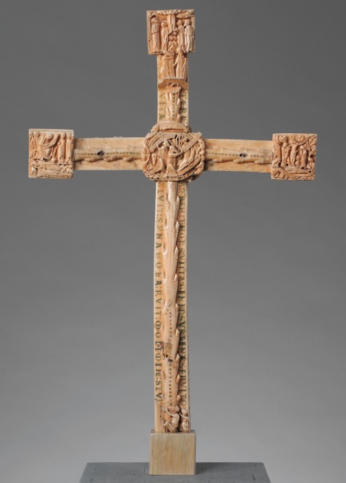 Figure 5.2 Front, Cloisters Cross, dated here second half of the 12th century, walrus ivory. The Cloisters Collection, The Metropolitan Museum of Art, New York, Acc. No. 63.12. Open access