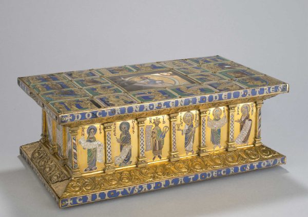 Eilbertus Altar, Cologne, mid-12th century: a) from side. Kunstgewerbemuseum, Staatliche Museen zu Berlin, Berlin. Artwork in the public domain; photograph courtesy of the Kunstgewerbemuseum, Staatliche Museen zu Berlin / Karen Bartsch, CC BY-SA 4.0