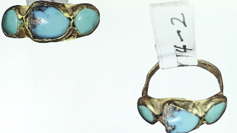 Early Modern gold ring set with three turquoise stones, shown from multiple angles on a white background, with small paper catalogue labels attached.