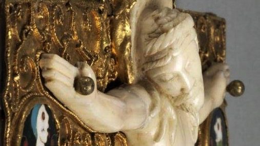 Head of Christ on the Cross, southern England, ca. 1050, walrus ivory. Victoria and Albert Museum, Inv. No. 7943-1862. Artwork in the public domain; courtesy of the Victoria and Albert Museum.